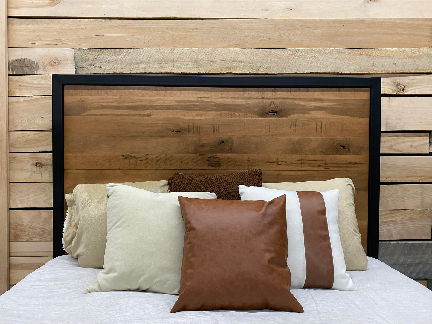 Lit queen en acier et bois massif (en stock)
