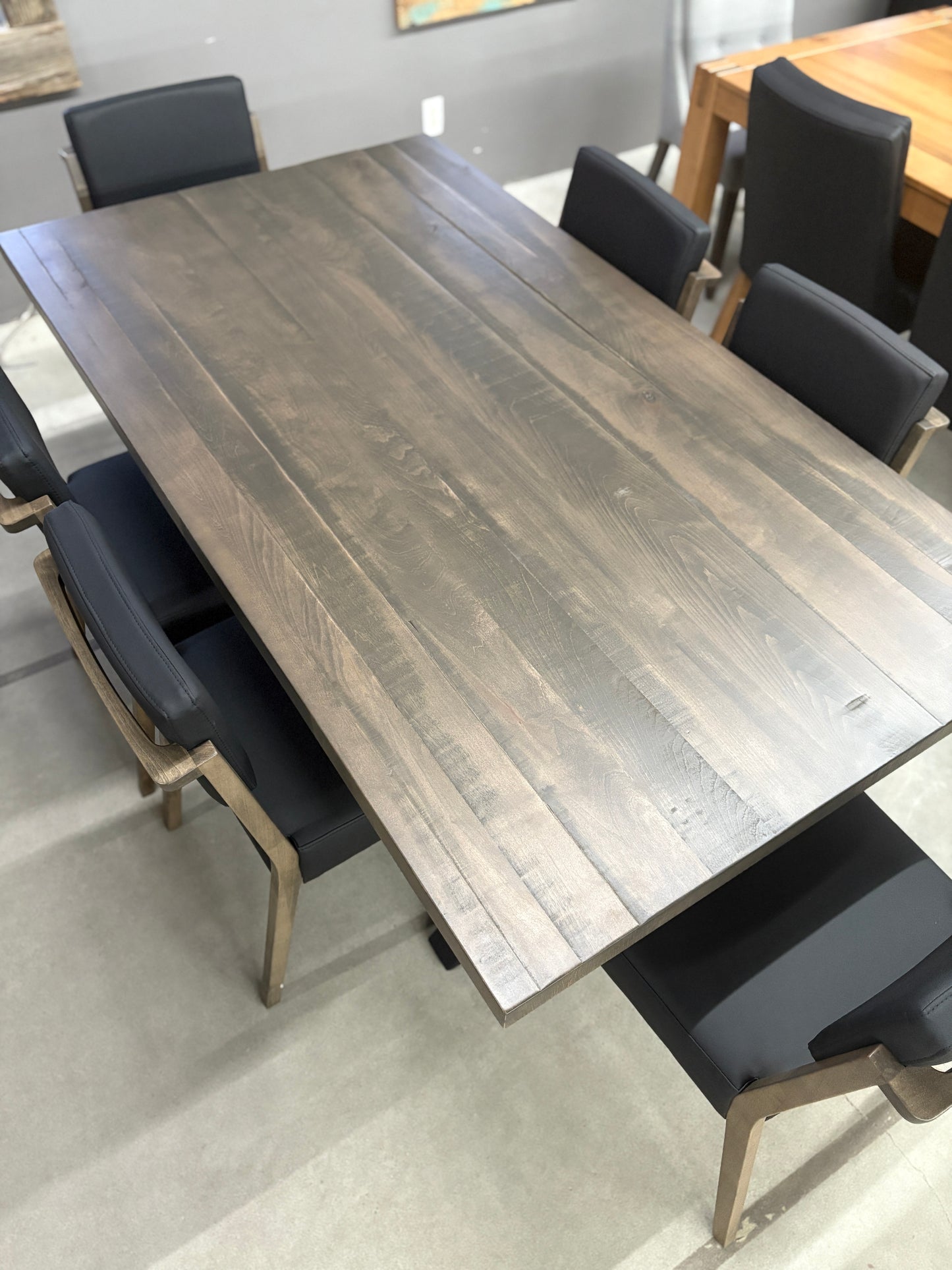Ensemble table Asbestos et 6 chaises St-James (en stock)