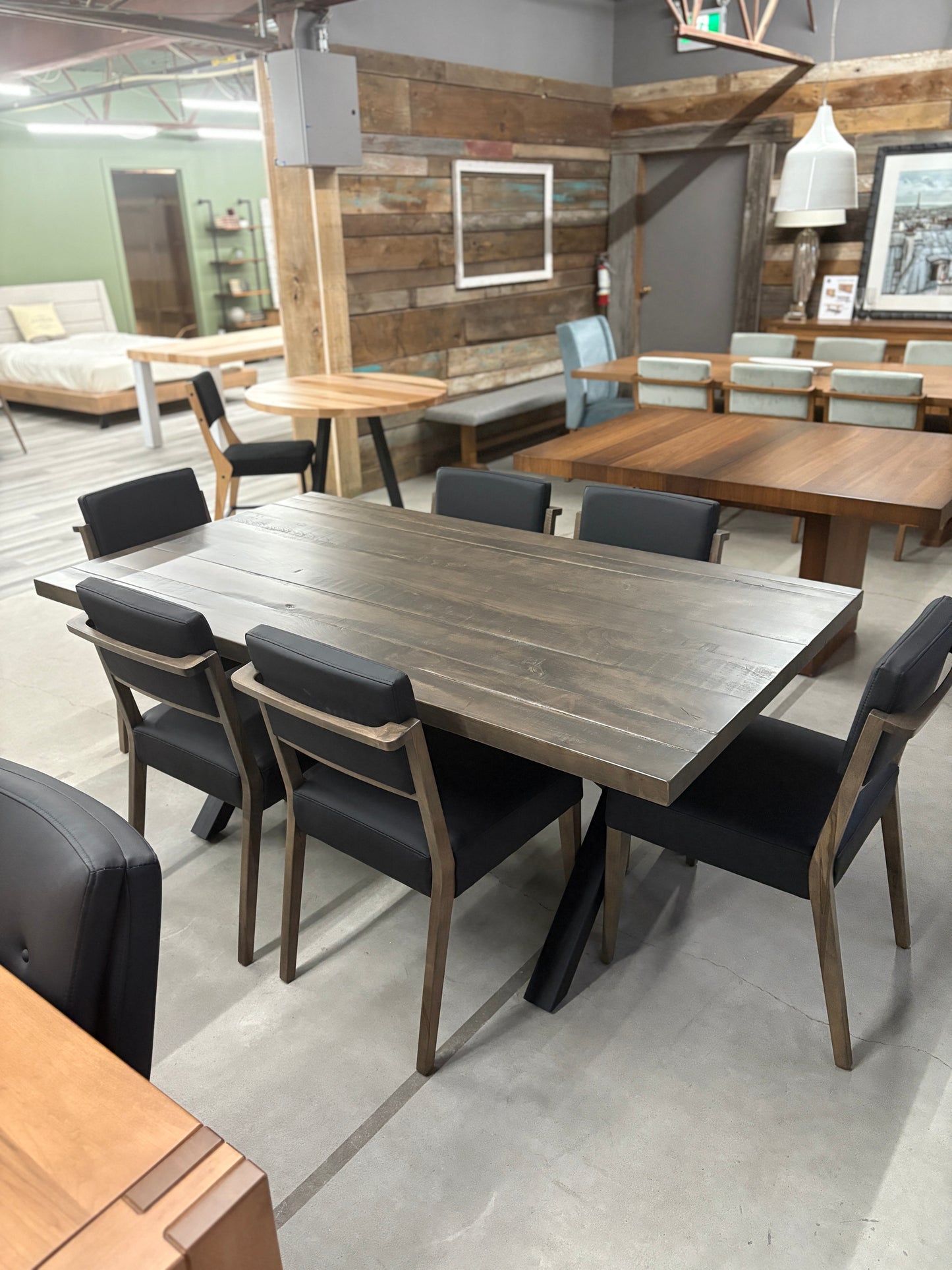 Ensemble table Asbestos et 6 chaises St-James (en stock)