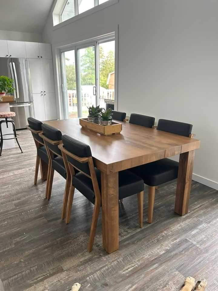 Table de salle à manger Yamaska en bois massif