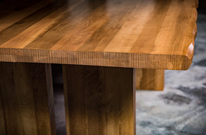 Table de salle à manger Saint-Alexis-des-Monts en bois massif