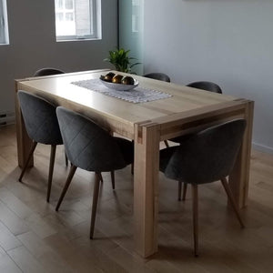 Table de salle à manger St-Sauveur en bois massif