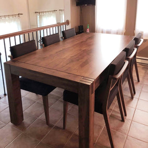 Table de salle à manger St-Sauveur en bois massif