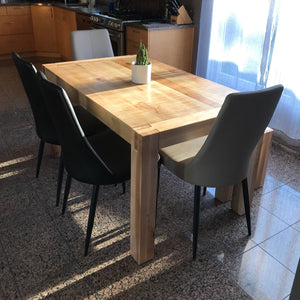 Table de salle à manger St-Sauveur en bois massif