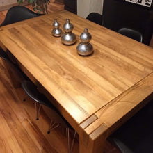 Table de salle à manger St-Sauveur en bois massif